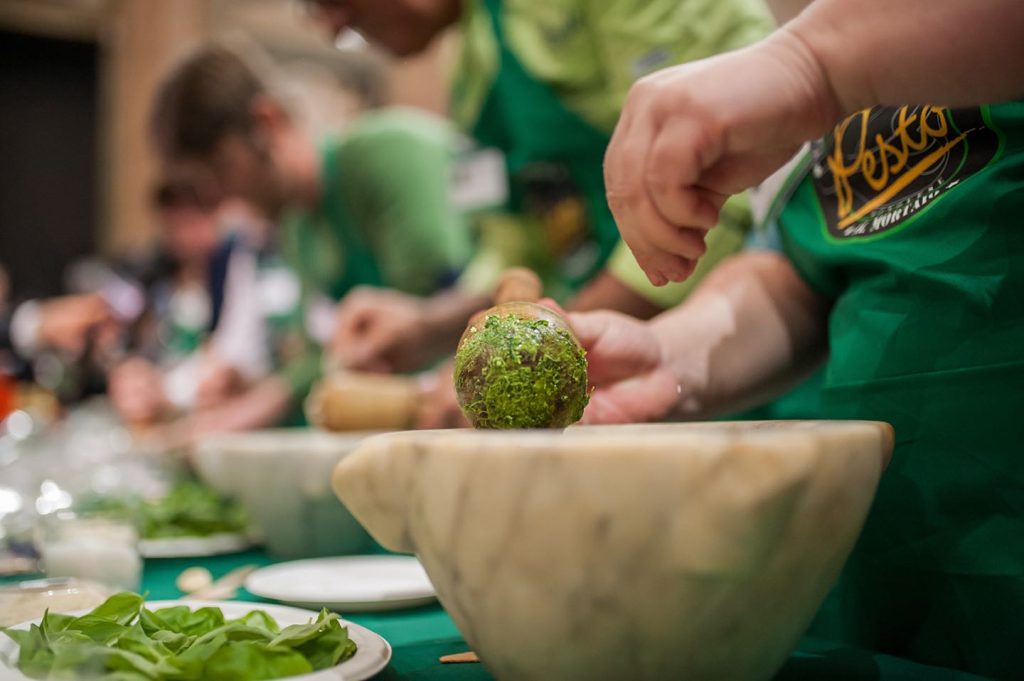 Genova si prepara: il Campionato Mondiale di Pesto Genovese al Mortaio è alle porte!